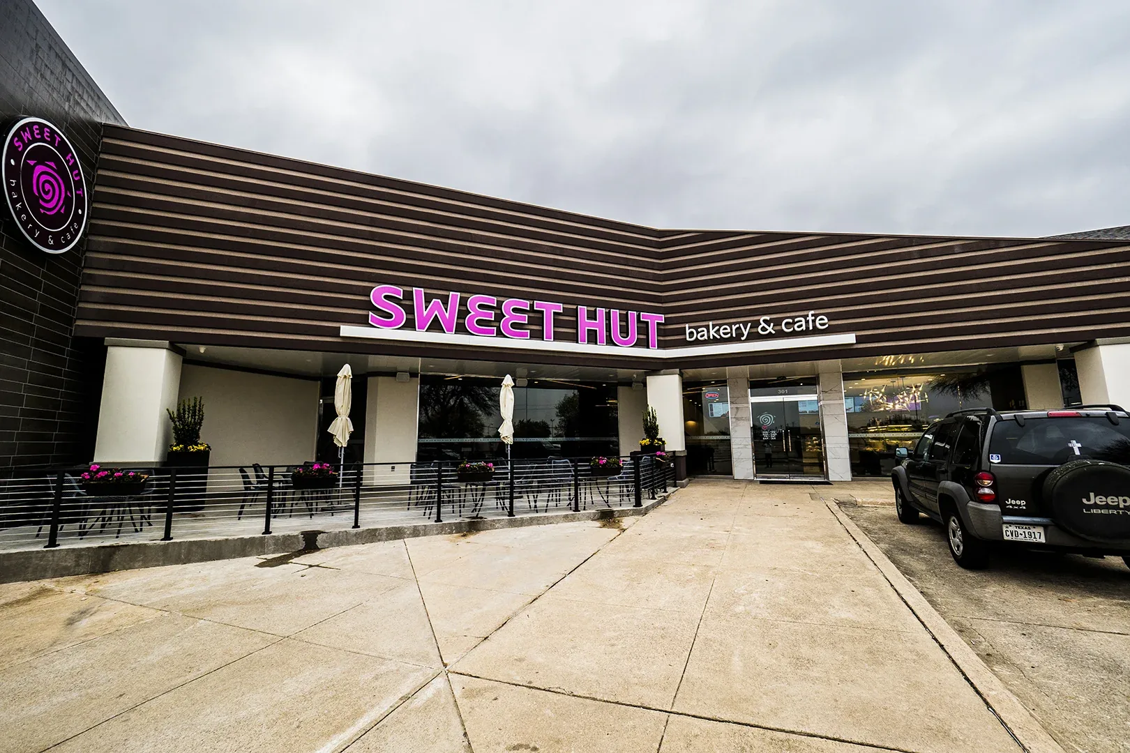 Sweet Hut Bakery & Cafe dining room, bakery & cafe restaurant in Plano, TX, designed and built by Restaurant Headquarters