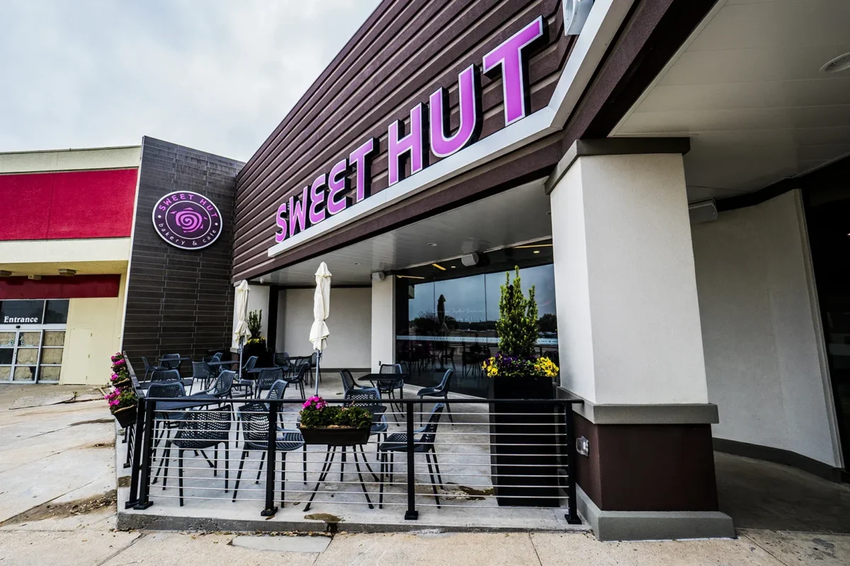 Sweet Hut Bakery & Cafe bar and counter, bakery & cafe restaurant in Plano, TX, designed and built by Restaurant Headquarters