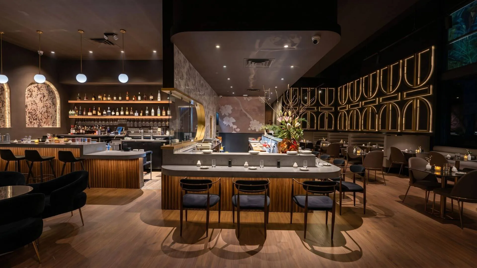 Zumi Modern Sushi dining room, modern sushi restaurant in Southlake, TX, designed and built by Restaurant Headquarters